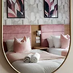 Mina Hotel