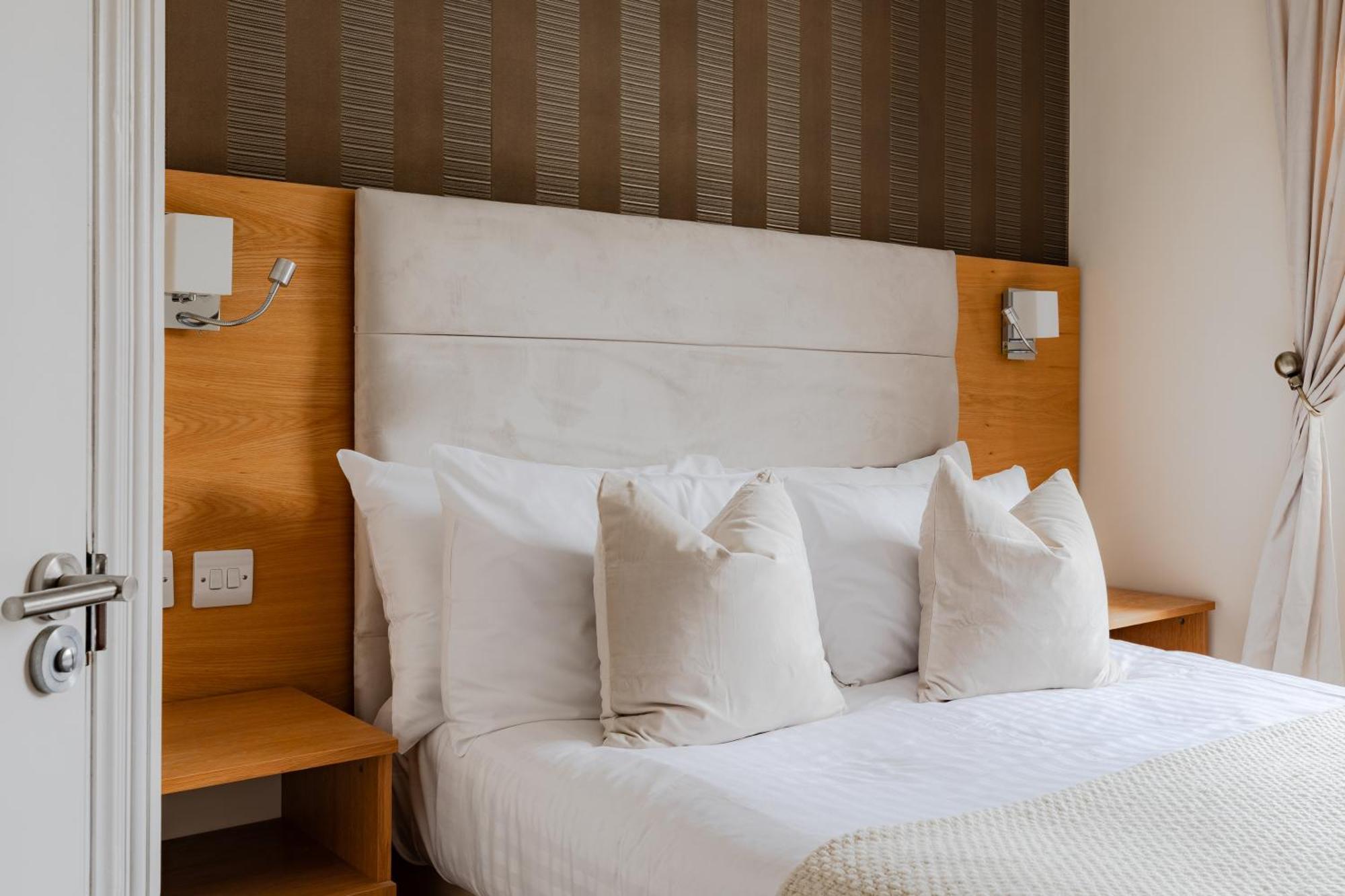 Mina Hotel London
